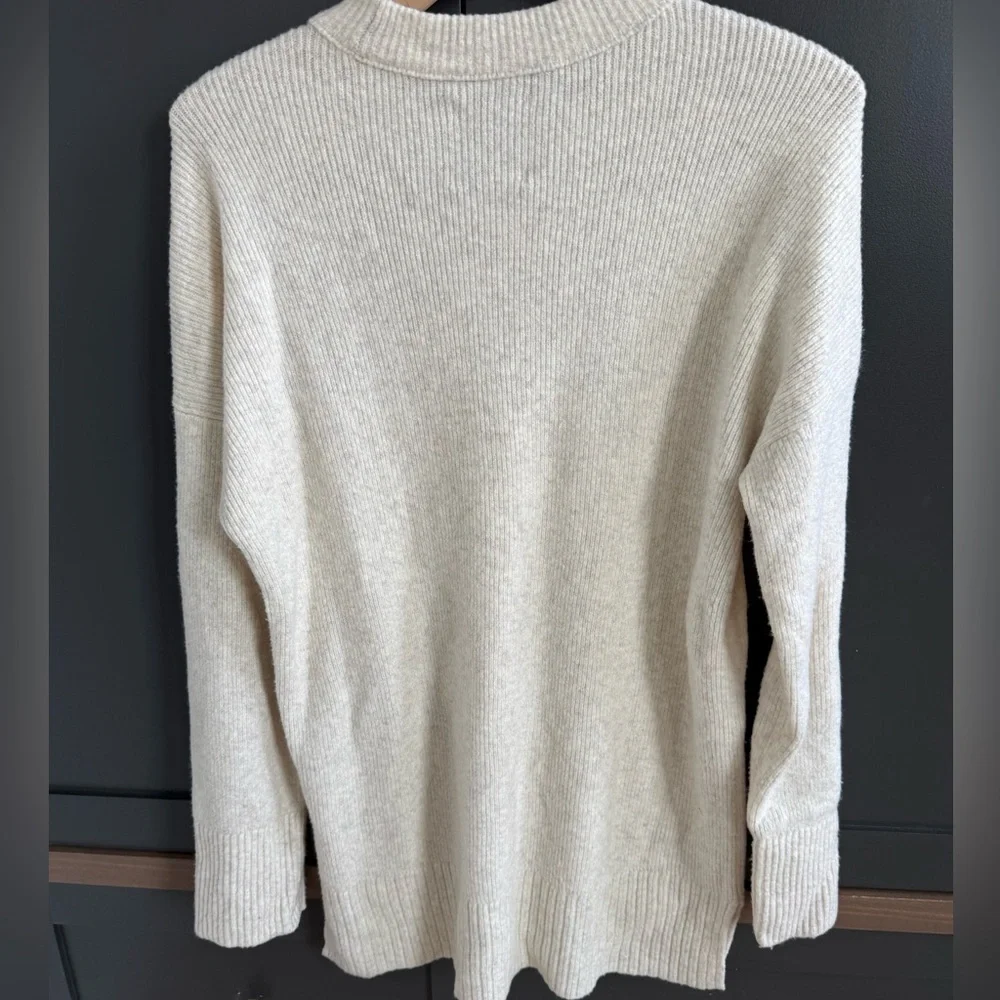 Abercrombie & Fitch Soft Cream Sweater • M - Picture 6 of 6